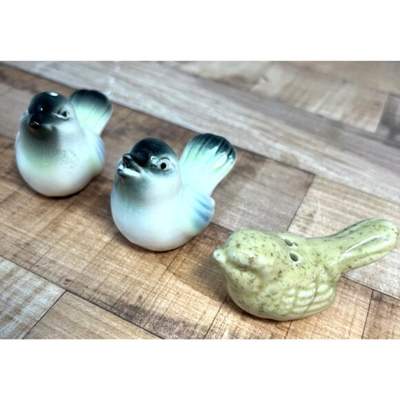 Set Of 3 Ceramic Bird Salt & Pepper Shakers - Picture 2 of 4